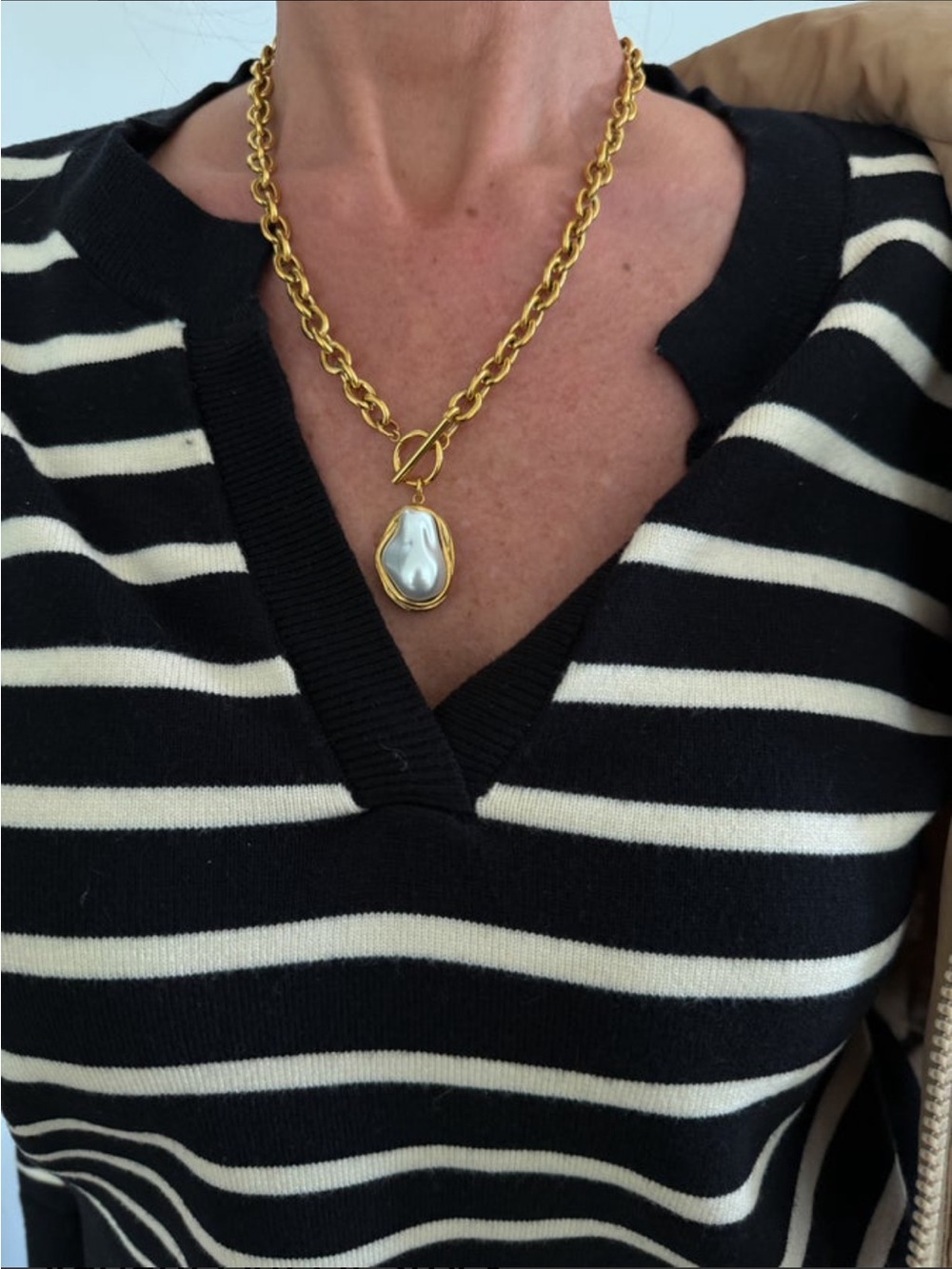 Goldtone Chain Necklace with Pearl Pendant - Women Jewelry - Picture 2 of 3